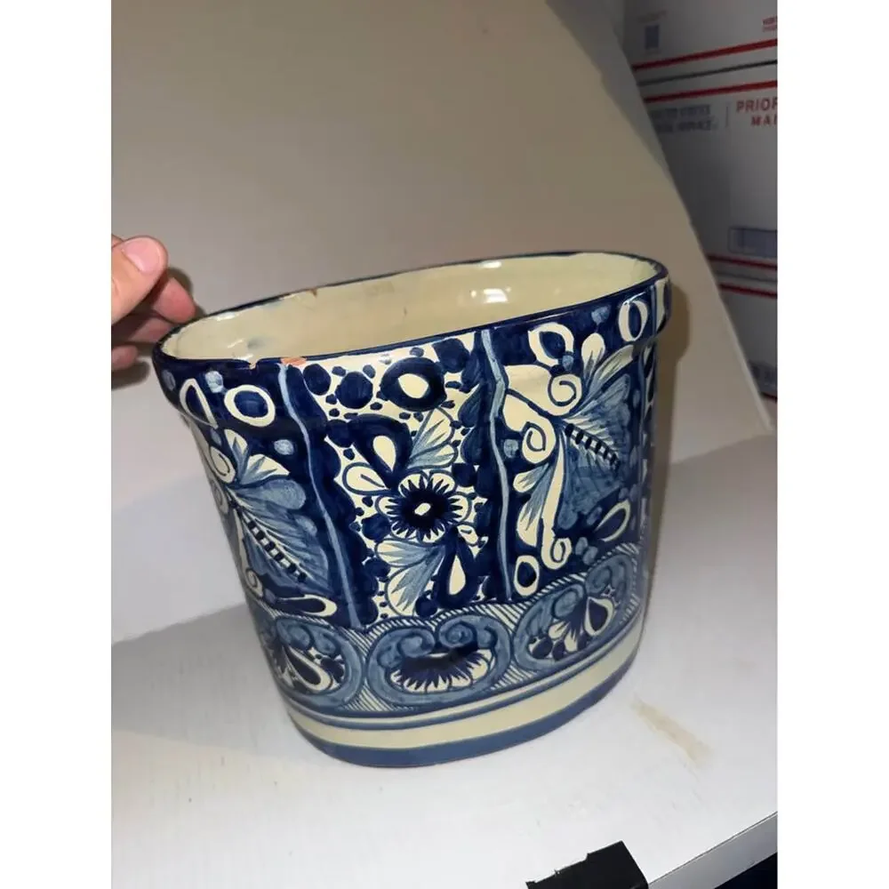 VTG MEXICAN TALAVERA HAND PAINTED FLOWER GUARD POTTERY PLANTER (HUGE)